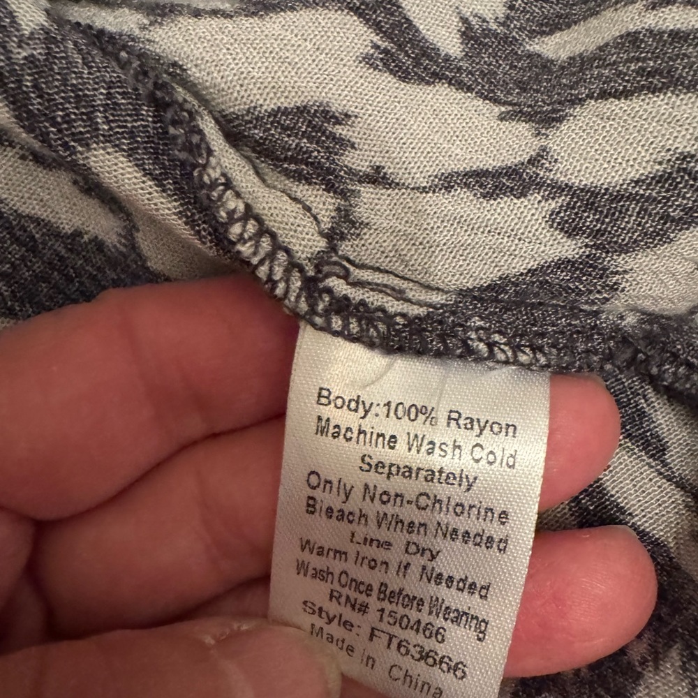 Monday Fun Patterned Blouse - Picture 8 of 8